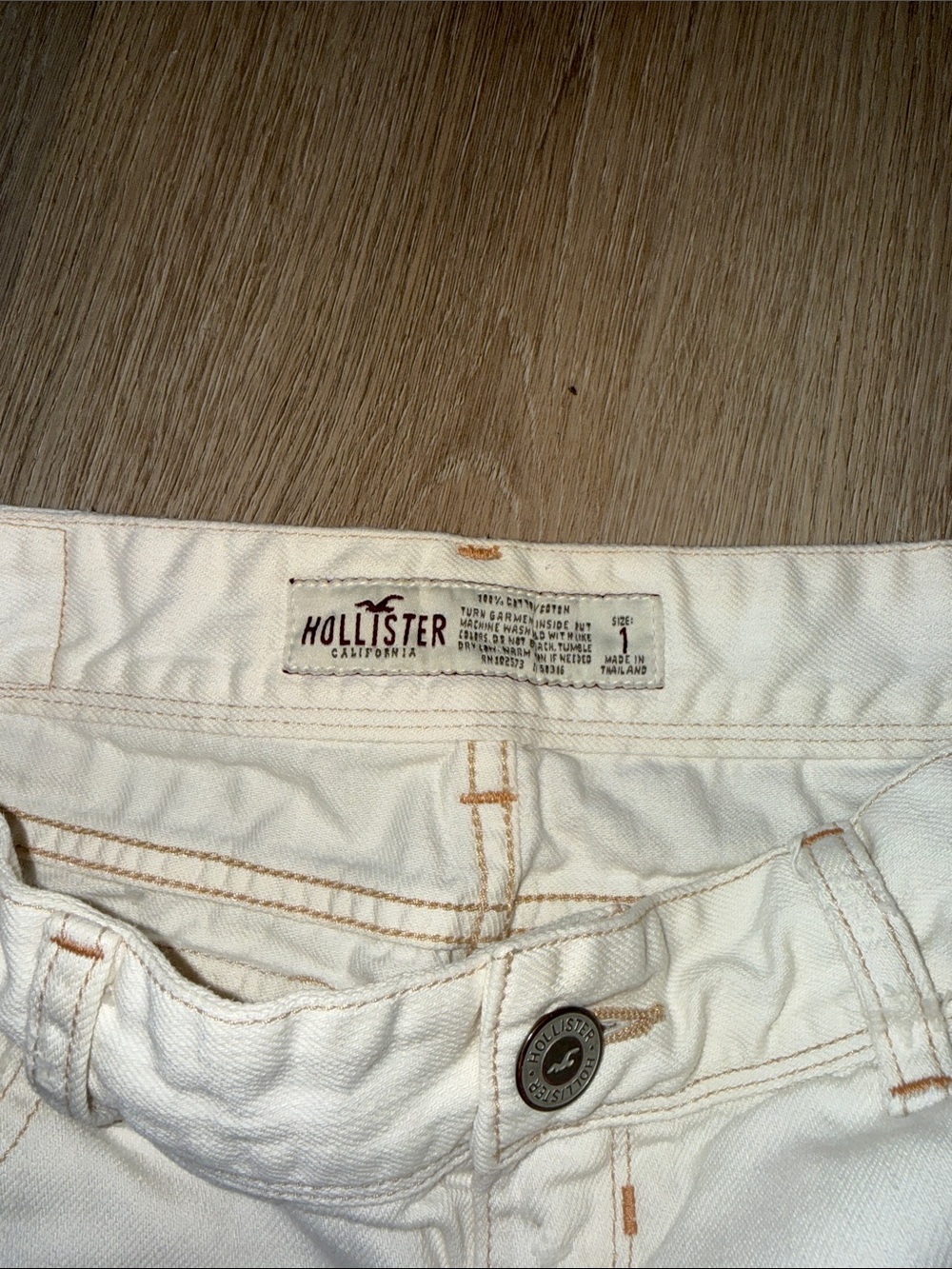 HOLLISTER y2k Rare White Denim Raw Hem Distressed Butt Flap Pockets Jean Shorts - Picture 2 of 3